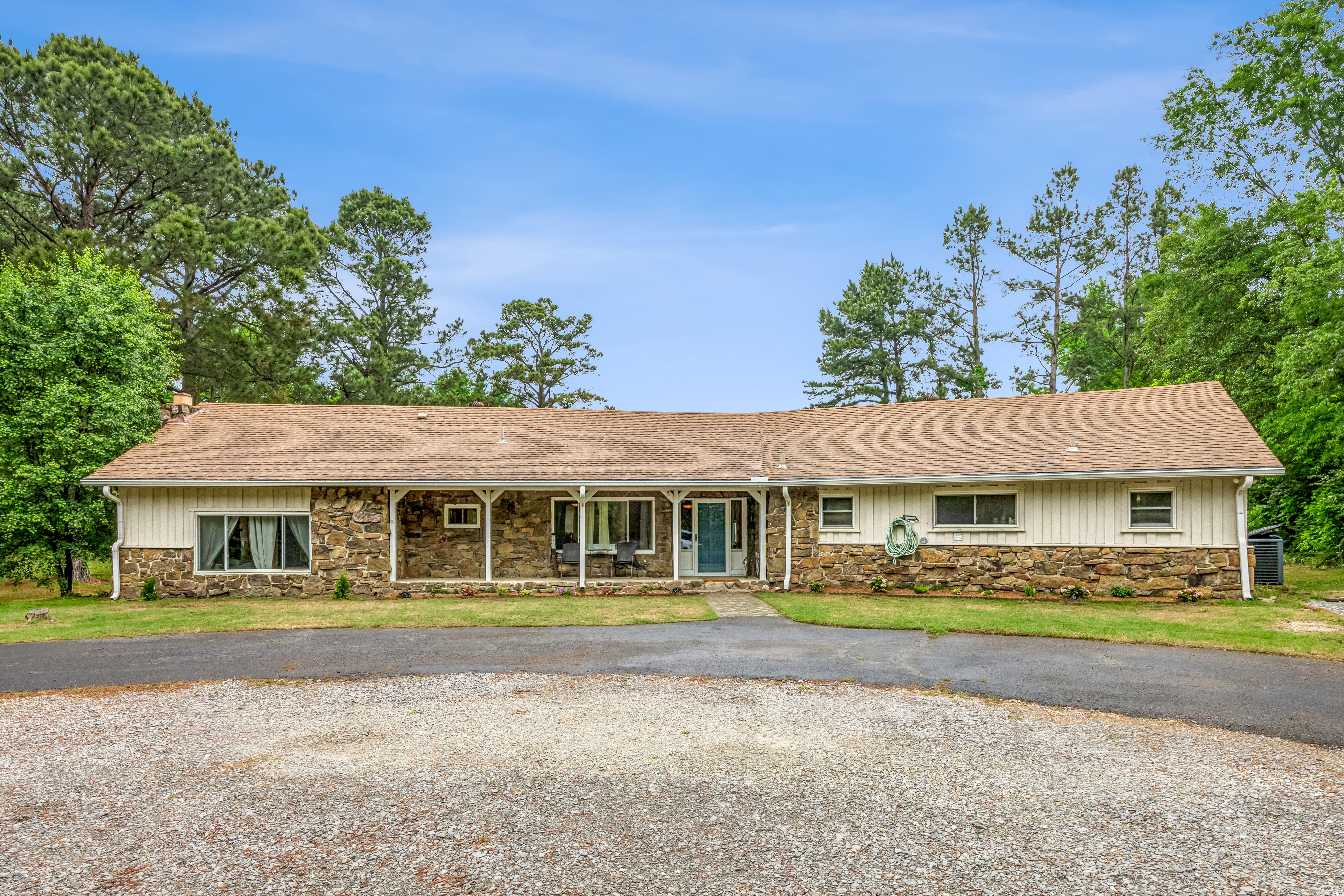 A Rare Opportunity: Private 6-Acre Estate with Guest House in Lewisburg, Mississippi